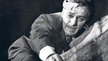 Nicht schießen, bitte. Richard Burton klettert in „Der Spion, der aus der Kälte kam“ über die Berliner Mauer.