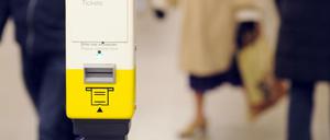 Ein Fahrkarten-Entwerter.