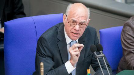 Bundestagspräsident Norbert Lammert (CDU) spricht am 13.05.2016 im Bundestag in Berlin während der Debatte zum CETA-Abkommen. 