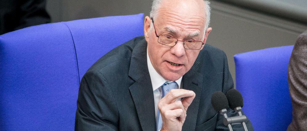 Bundestagspräsident Norbert Lammert (CDU) spricht am 13.05.2016 im Bundestag in Berlin während der Debatte zum CETA-Abkommen.