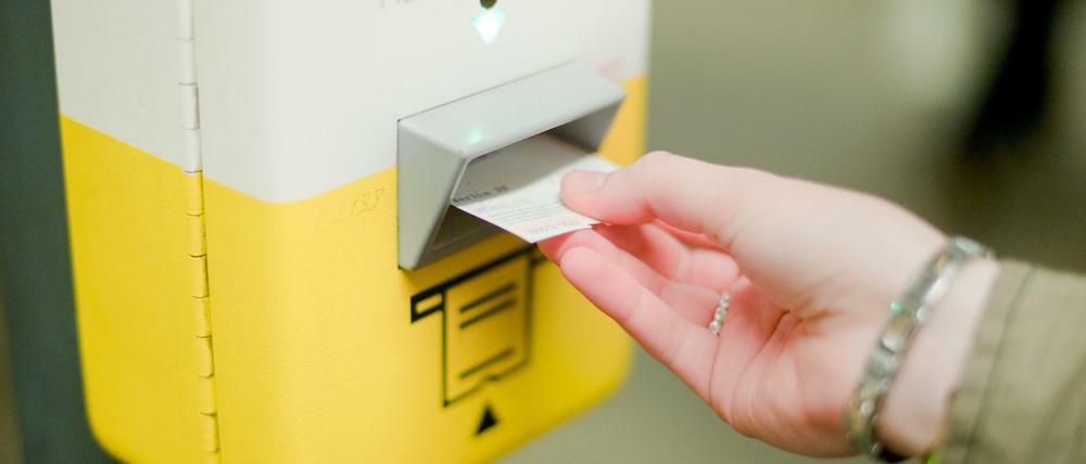 Nicht alle Berliner können sich ein Monatsticket leisten.