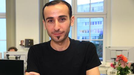 Hussein Ahmad im Newsroom des Tagesspiegels.
