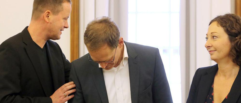 Der Landesvorsitzende der Linken, Klaus Lederer (l-r), der Regierende Bürgermeister Michael Müller (SPD) und die Fraktionschefin der Grünen, Ramona Pop. 