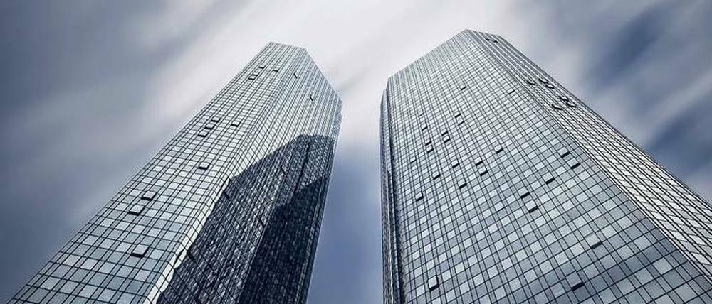 Hoch hinaus wollte die Deutsche Bank, als sie ins Investmentbanking einstieg. Inzwischen kämpft sie in der Sparte aber mit hohen Strafzahlungen. 