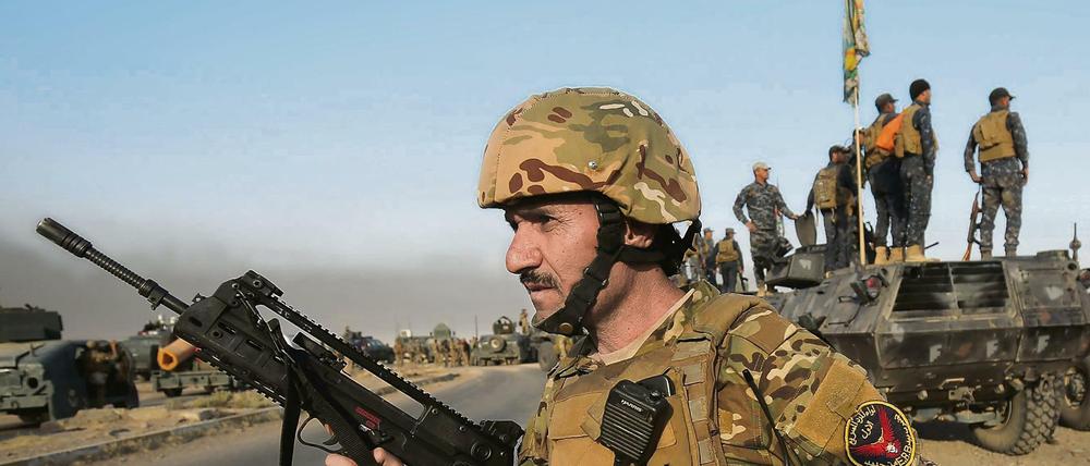 Irakische Soldaten sammeln sich kurz vor Mossul.