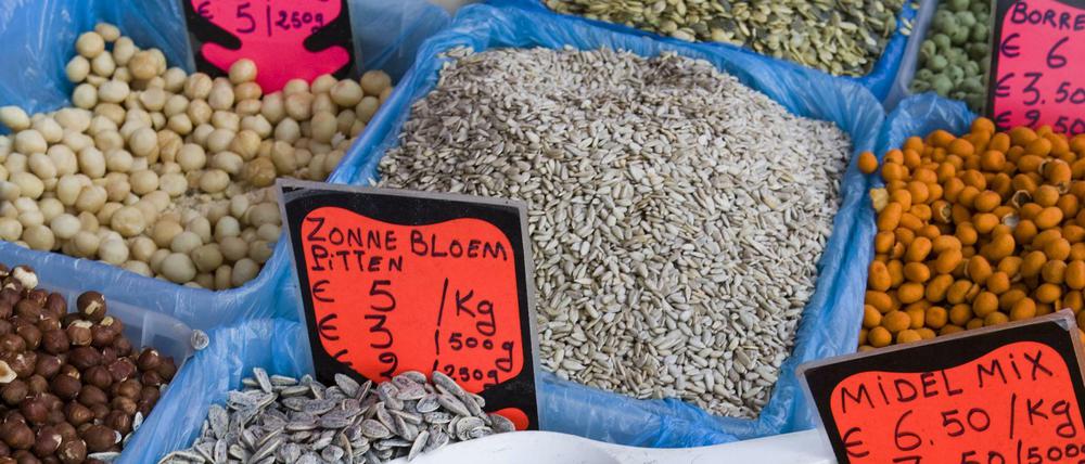Sind so viele Sorten. Marktstand vor der Stadsschouwburg im belgischen Antwerpen
