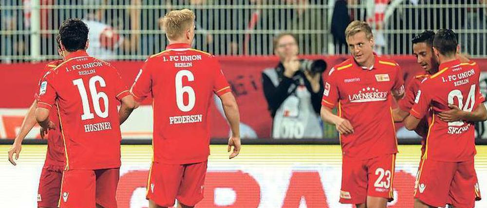 Wir halten zusammen. Der 1. FC Union präsentiert sich bislang gut eingespielt. Auch am Sonntag gegen Hannover?