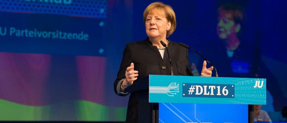 Bundeskanzlerin Angela Merkel (CDU) spricht am 15.10.2016 in Paderborn auf dem Deutschlandtag der Jungen Union.
