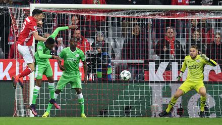 Robert Lewandowski trifft wieder für die Bayern - allerdings nicht in dieser Szene.