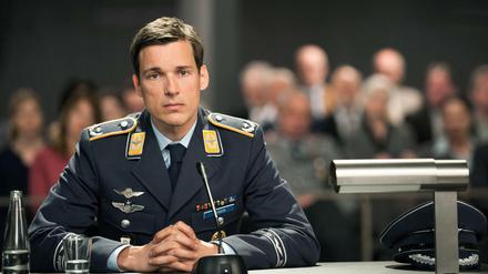 Freispruch durch die Zuschauer: Der Angeklagte Pilot Lars Koch (Florian David Fitz) 
