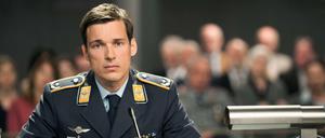 Freispruch durch die Zuschauer: Der Angeklagte Pilot Lars Koch (Florian David Fitz) 