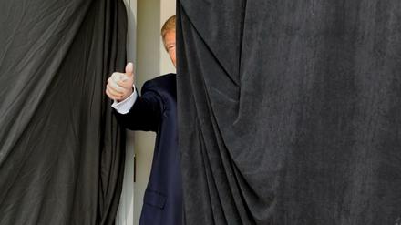 Donald Trump verlegt sich auf Verschwörungstheorien: Wahlbetrug hinter den Kulissen. 