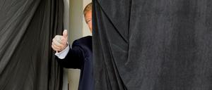 Donald Trump verlegt sich auf Verschwörungstheorien: Wahlbetrug hinter den Kulissen. 