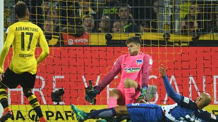 Rune vor dem Sturm. Herthas Keeper Jarstein hielt in der zweiten Halbzeit einen Elfmeter gegen Dortmunds Aubameyang. Später traf dieser zum 1:1-Endstand.