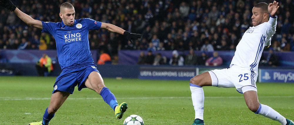 Leicester Citys Islam Slimani (l.).