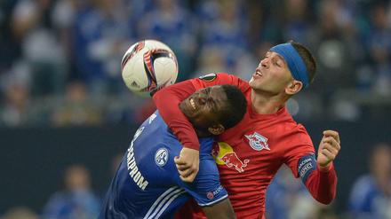 Schalkes Breel Embolo (l.)