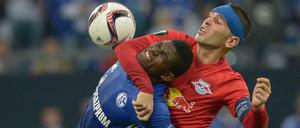 Schalkes Breel Embolo (l.)