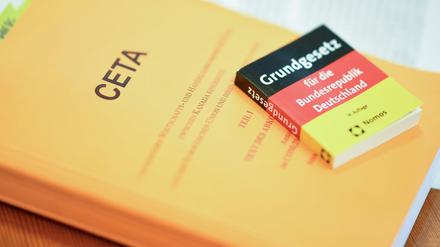 Strittiges Druckwerk. Die IG Metall hat noch Bedenken, wenn es um Arbeitnehmerrechte bei Ceta geht.