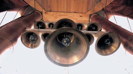 Glockenpracht. Zum ersten Mal seit 72 Jahren erklingen wieder Melodien aus der Parochialkirche. Früher gehörte die Musik zur Alt-Berliner Romantik. Fotos: Kitty Kleist-Heinrich