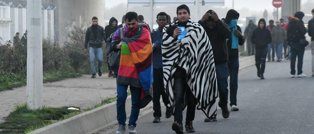 Flüchtlinge nach Räumung des Lagers in Calais.