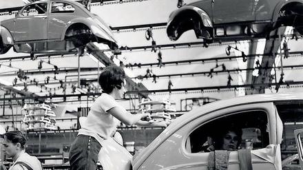 Hängt und hängt. Auf seiner Reise durch Deutschland besuchte Johannes Haile auch das VW-Werk in Wolfsburg.