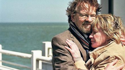 Innig verbunden. Gerard (Jo De Meyere) und Emma (Chris Lomme). 
