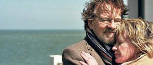 Innig verbunden. Gerard (Jo De Meyere) und Emma (Chris Lomme).