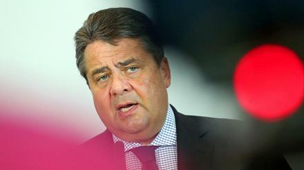 SPD-Chef Sigmar Gabriel handelt anders als er redet. 