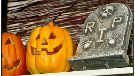 Halloween kurbelt das Geschäft in vielen Läden an.