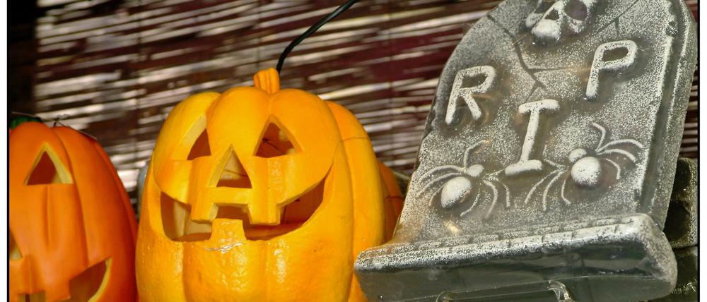 Halloween kurbelt das Geschäft in vielen Läden an.
