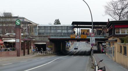 S-Bahnhof Zehlendorf: Der Aufzug vom und zum Bahngleis funktioniert seit Monaten nicht