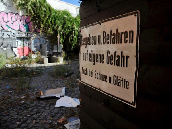 Das Gebäude des ehemaligen Festsaals-Kreuzberg gammelt an der Skalitzer Straße vor sich hin.