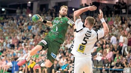 Gierig auf Tore. Für Steffen Fäth und die Füchse Berlin lässt sich die Saison gut an. Foto: dpa/Carstensen