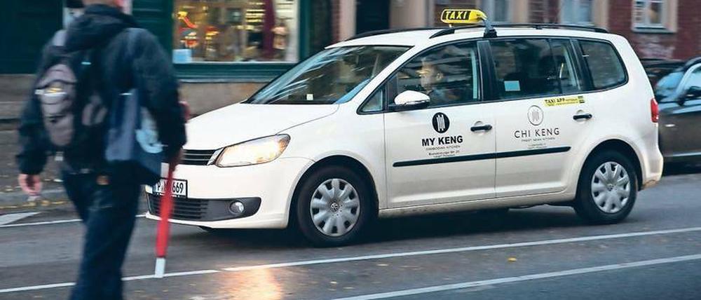 Mangelberuf Taxifahrer. Für die 190 konzessionierten Taxis in Potsdam stehen immer weniger Fahrer zur Verfügung – wegen des Mindestlohns haben viele Unternehmer die Stundenzahl ihrer Chauffeure reduziert. 