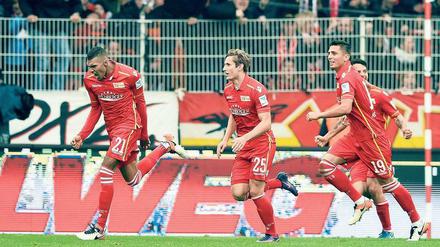 Jubeln im Doppel. Unions Torjäger Collin Quaner (links) soll heute im Duo stürmen. Nicht mit Christopher Lenz (rechts), sondern mit Philipp Hosiner.