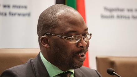 Südafrikas Justizminister Michael Masutha bestätigt den Austritt seines Landes aus dem Internationalen Strafgerichtshof.