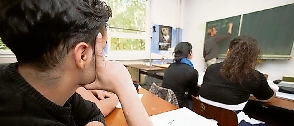 Standards erreichen. Beim letzten Test gelang das in Berlin 90 Prozent der Schülerinnen und Schüler, die nicht am Gymnasium sind, in Deutsch nicht.