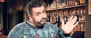 Macht Fernsehen, will sich aber nicht zum Fernsehaffen machen. Könnte klappen, Oliver Polak hat reichlich TV-Erfahrung.