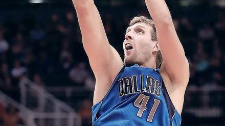 Mit 38. Nowitzki fühlt sich bereit, sein Team schwächelt aber noch.