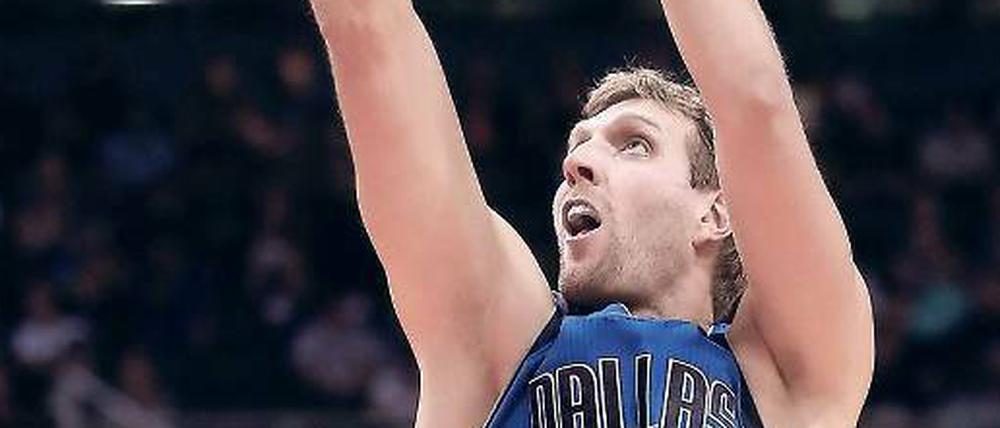 Mit 38. Nowitzki fühlt sich bereit, sein Team schwächelt aber noch.