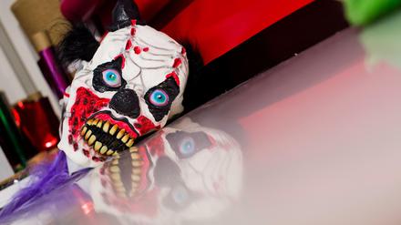 Besonders Kinder erschrecken sich vor den Grusel-Clown-Masken. 