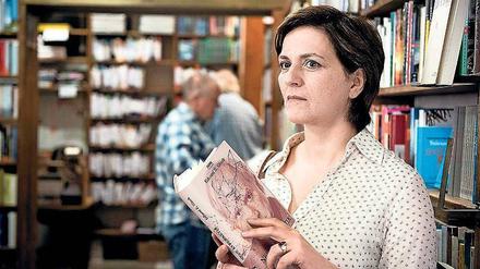 Auf der Suche nach Rat. Martina Gedeck als Helen Brindle. 