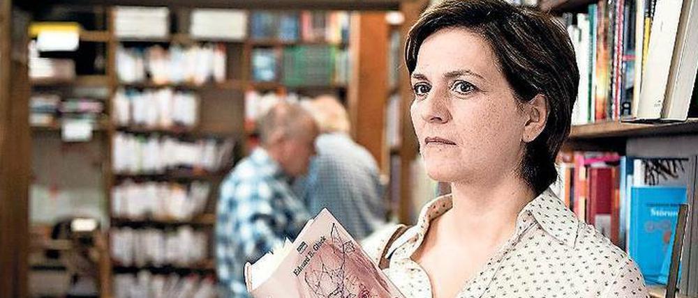 Auf der Suche nach Rat. Martina Gedeck als Helen Brindle.