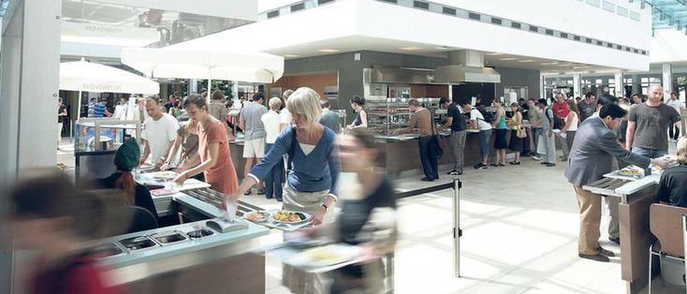 „Mehr Geldautomaten auf dem Campus“. Das politische Engagement vieler Studierender zielt bloß auf die Befriedigung persönlicher Alltagsbedürfnisse, darunter auch veganes Mensa-Essen, meint unser Autor.