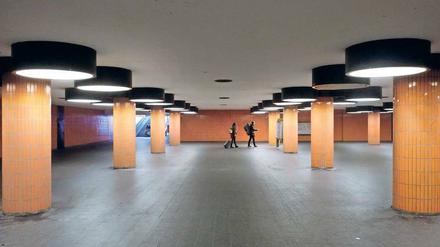 Hier geht niemand gerne entlang. Soll der Tunnel unter der Kreuzung am Messedamm zugeschüttet werden oder finden sich neue Ideen?