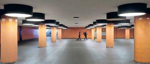 Hier geht niemand gerne entlang. Soll der Tunnel unter der Kreuzung am Messedamm zugeschüttet werden oder finden sich neue Ideen?