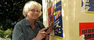 Die Ausstellung im Rathaus Kreuzberg zeigt Werke von Irmela Irmela Mensah-Schramm, die in Zusammenarbeit mit Schülern entstanden.