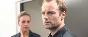 Schuldig oder nicht? Die Polizei glaubt, dass Thomas Altmann (Mark Waschke) seine Frau getötet hat, Anwältin Lavinia Bertok (Petra Schmidt-Schaller) hält zu ihm.