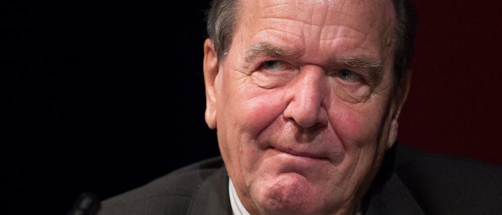 Altkanzler Gerhard Schröder (SPD) spricht am 23.10.2016 in Göttingen.