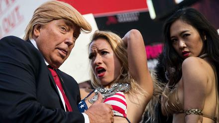 So sieht er sich gern, auch wenn er's nicht ist: Anti-Trump-Demo in New York